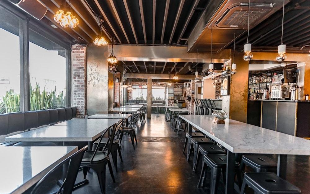 H By H Hospitality 4* Los Angeles